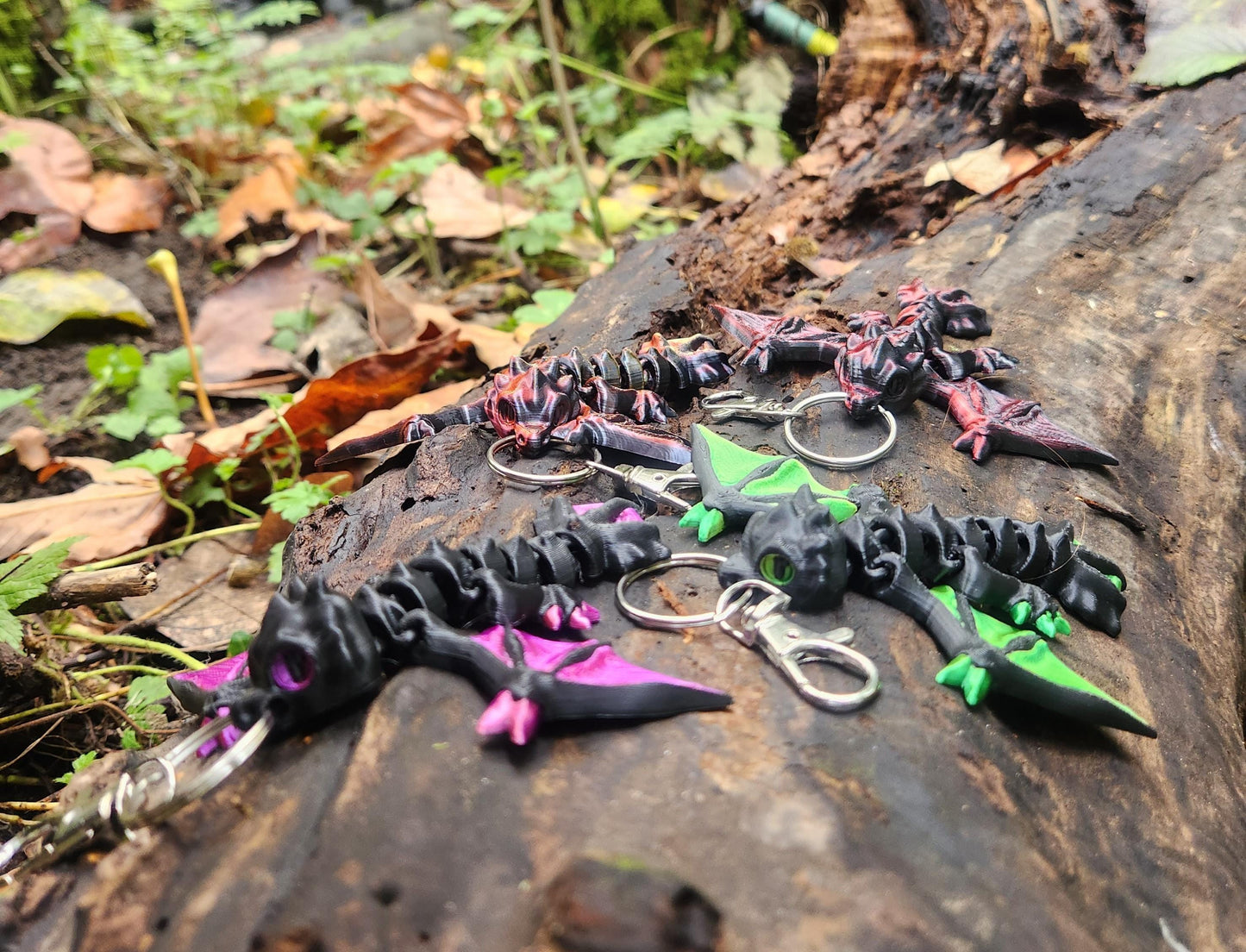 Adorable Wyvern Keychain, Unique 3D Articulated Trinket| Enchanting Dragon Keychain - Great accessory for handbags and backpacks.