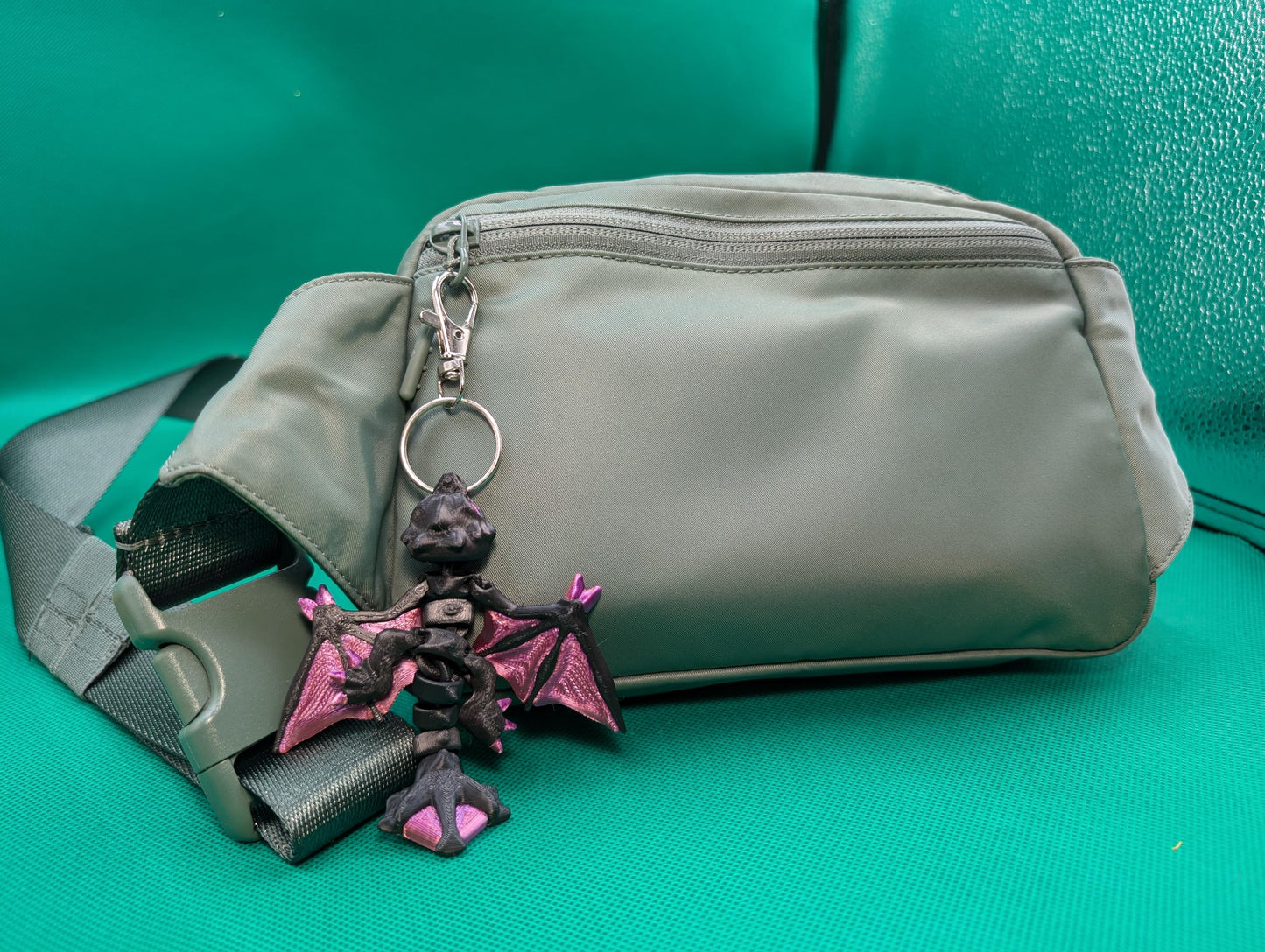 Adorable Wyvern Keychain, Unique 3D Articulated Trinket| Enchanting Dragon Keychain - Great accessory for handbags and backpacks.